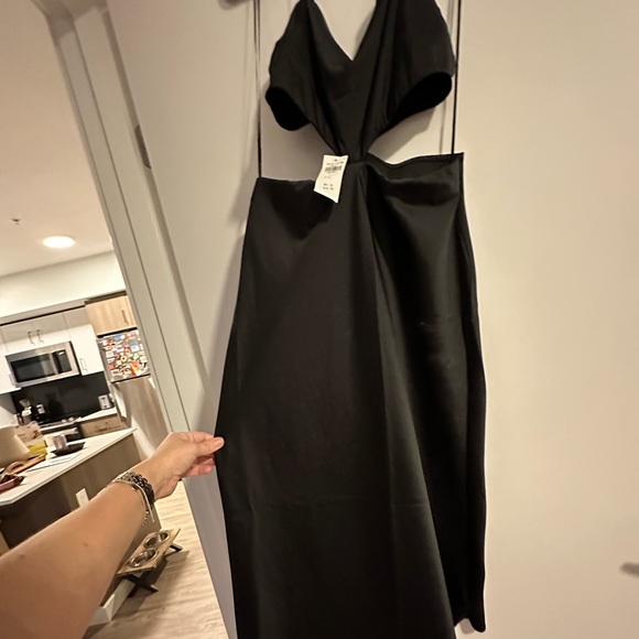 🎉Host Pick🎉 A&F petite black satin cut-out midi dress - Picture 4 of 11